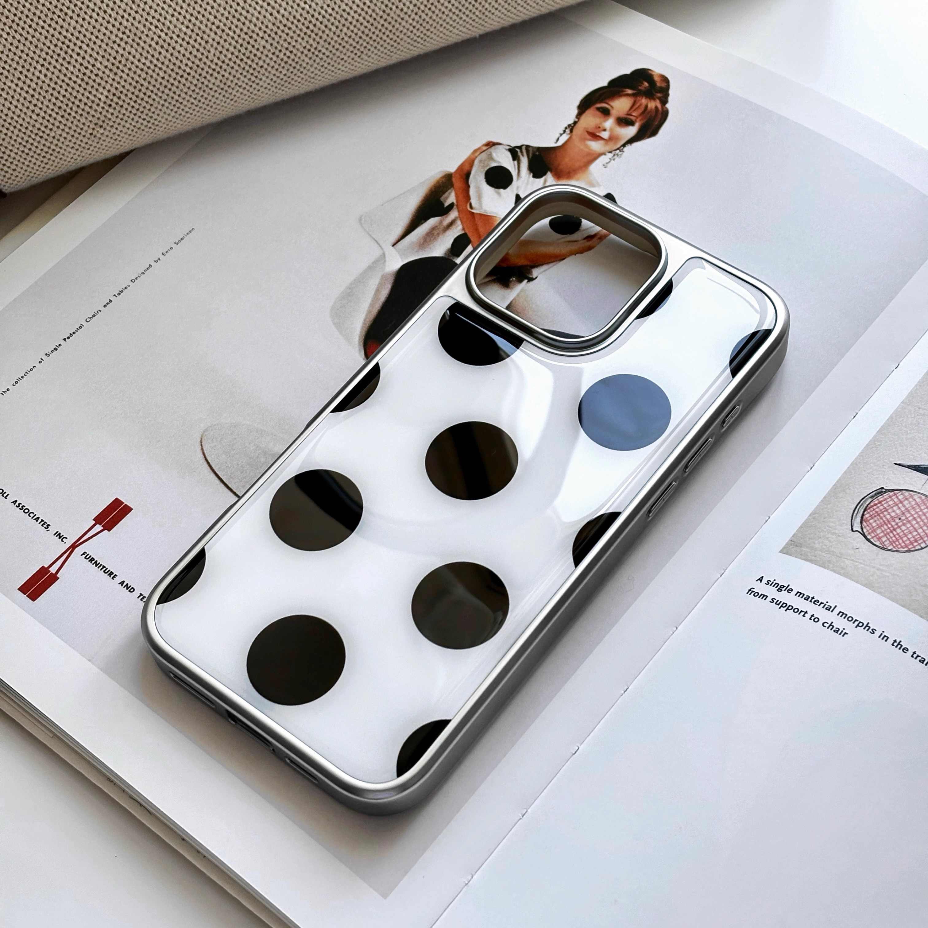 Luxury Black White Polka Dots  - Phone Cases That Charge Your Phone ulasan dan harga
